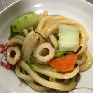 白菜と竹輪塩昆布の和風焼きうどん